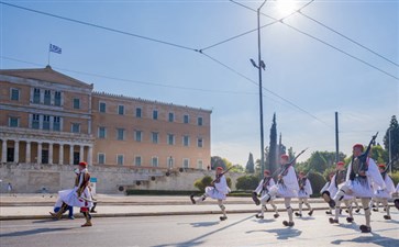 希腊雅典：宪法广场议会大厦前换岗仪式