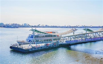 旅游专列：辽宁丹东鸭绿江游船码头