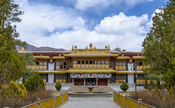 西藏旅游：布罗林卡