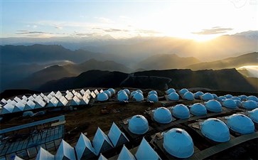 牛背山国际露营地酒店日出