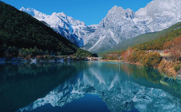 丽江旅游景点-蓝月谷