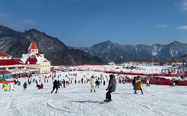 西岭雪山滑雪场