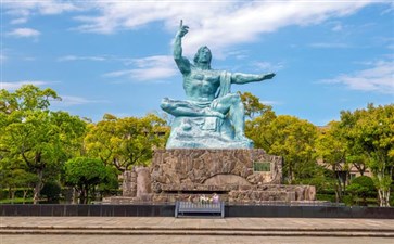 蓝梦之星邮轮旅游：日本长崎和平公园