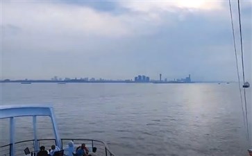 蓝梦之星邮轮旅游：上海邮轮码头离港出发