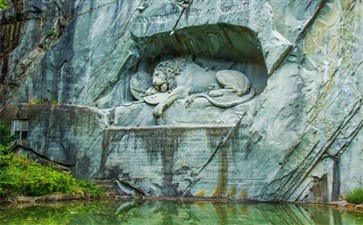欧洲旅游：瑞士琉森垂死狮子像