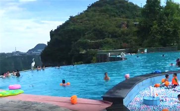 贵州朱砂古镇悬崖酒店无边泳池