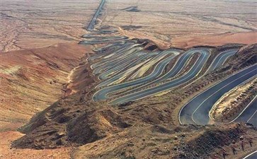 新疆旅游：盘龙古道