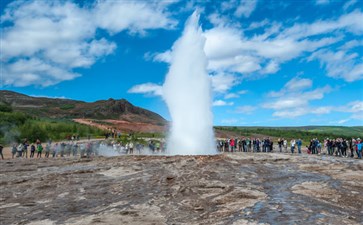 北欧旅游：冰岛盖歇尔间歇泉