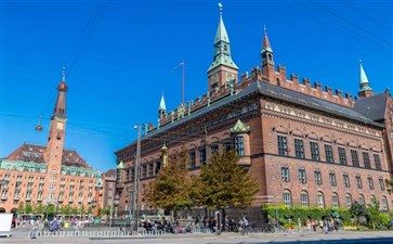 北欧旅游：丹麦哥本哈根市政厅广场