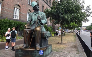 北欧旅游：丹麦哥本哈根安徒生雕像