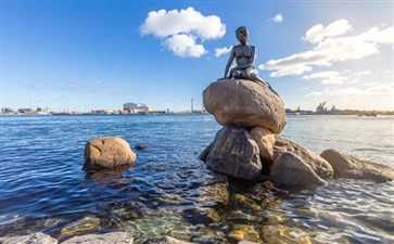 北欧旅游：丹麦哥本哈根美人鱼雕像