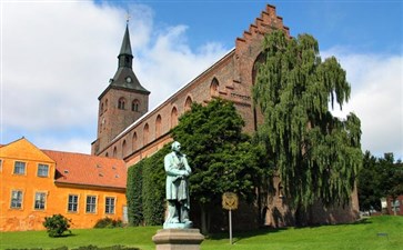 北欧旅游：丹麦欧登塞圣库努德大教堂