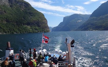北欧旅游：挪威船游松恩峡湾
