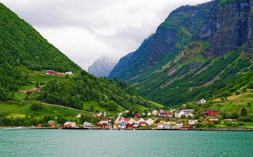 北欧旅游：挪威船游松恩峡湾