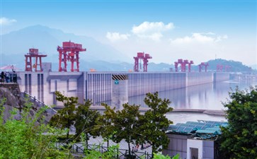 上海到重庆游轮：宜昌三峡大坝