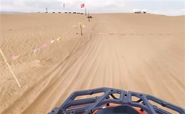 亲子研学旅游：腾格里沙漠冲浪车