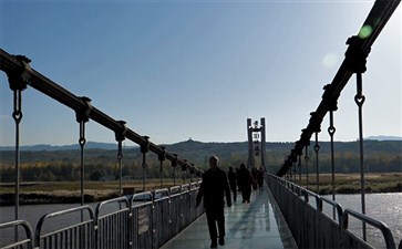 亲子研学旅游：中卫沙坡头黄河玻璃桥