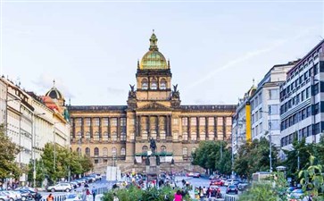 东欧旅游：捷克布拉格瓦茨拉夫广场