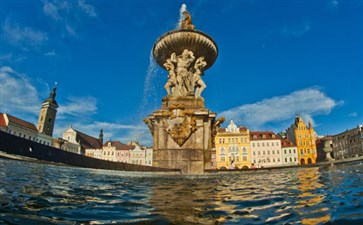 东欧旅游：捷克布杰约维采普热米斯·鄂图卡二世广场
