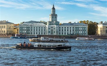 俄罗斯旅游：圣彼得堡涅瓦河游船