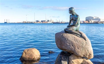 丹麦哥本哈根美人鱼雕像