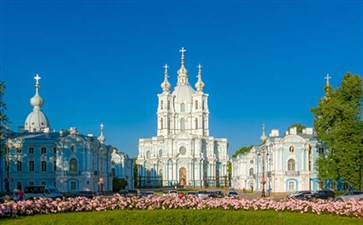 俄罗斯旅游：圣彼得堡斯莫尔尼宫