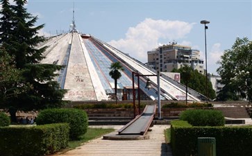 东欧旅游：巴尔干阿尔巴尼亚金字塔建筑