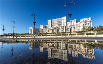 东欧旅游：保加利亚加布勒斯特议会