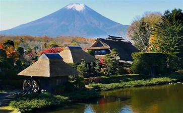 日本旅游：富士山忍野八海秋景