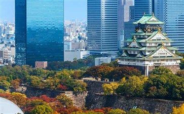 日本旅游：大阪大阪城公园秋季景色