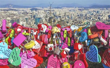 韩国首尔旅游：南山公园爱情锁墙