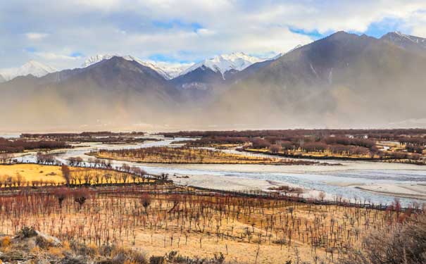 西藏旅游：林芝国家湿地公园秋景