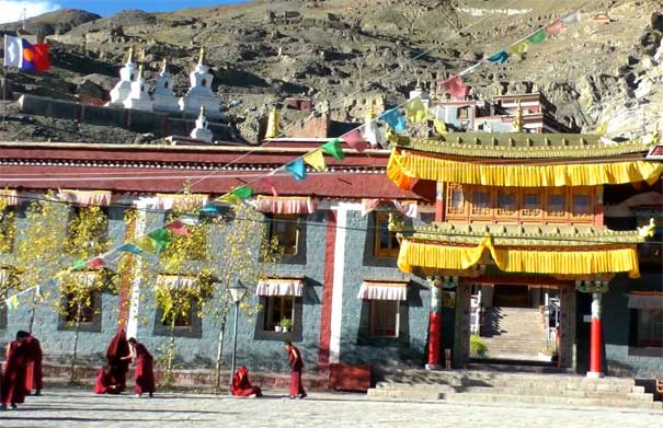 西藏旅游：日喀则萨迦寺秋景