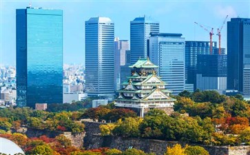 日本旅游：大阪城公园秋季红叶