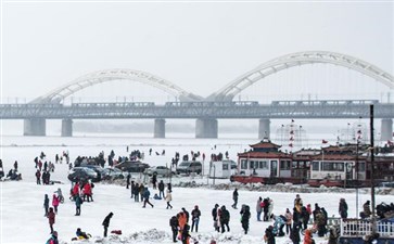 东北黑龙江旅游：哈尔滨铁路桥