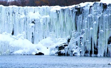 东北冰雪专列旅游：镜泊湖冰封