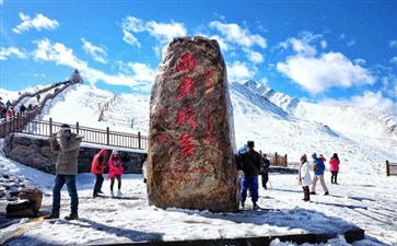 冬季折多山垭口