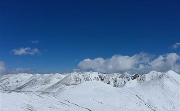 东达山雪景