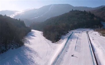 亚布力滑雪场滑雪