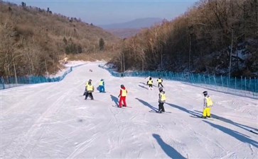 亚布力滑雪场滑雪