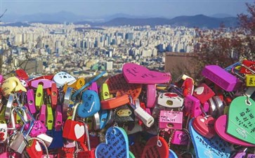 韩国旅游：南山公园爱情锁墙