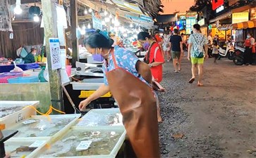 重庆到普吉旅游：拉威海鲜市场