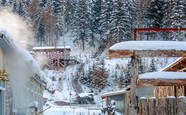 中国雪乡棒槌山栈道