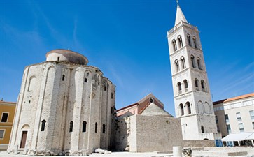 东欧旅游：克罗地亚扎达尔圣多纳特大教堂