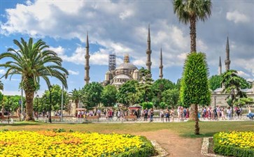 土耳其旅游：伊斯坦布尔艾哈迈德广场蓝色清真寺