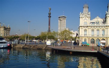 西班牙巴塞罗那旧港哥伦布纪念塔