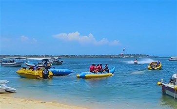 巴厘岛旅游：南湾海滩蜜月湾水上活动