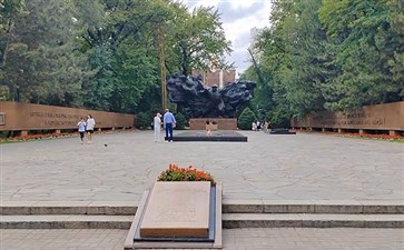 哈萨克斯坦旅游：阿拉木图潘菲洛夫28勇士雕像