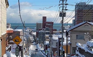 日本北海道旅游：小樽船见坂雪景