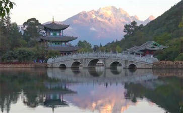 全景云南旅游：丽江黑龙潭公园